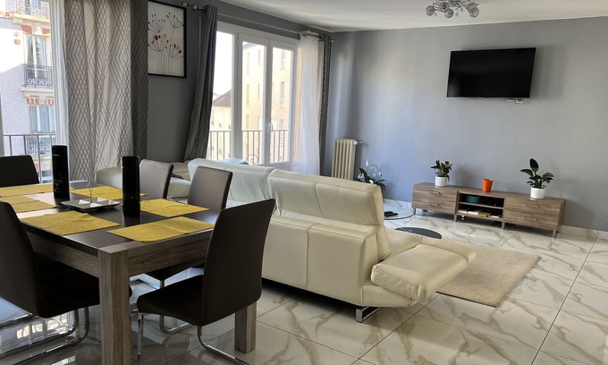 Enghien-les-Bains Apartment | Apartment112 m2 bright and well placed