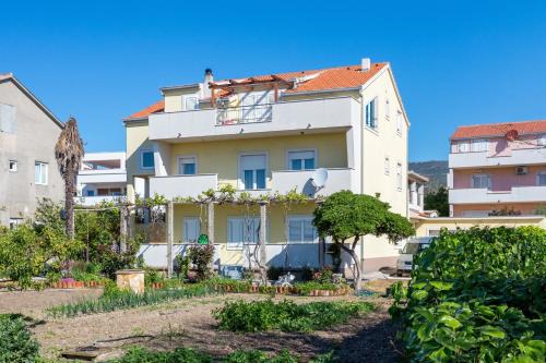 Kastel Stafilic Apartment | Apartments by the sea Kastel Stafilic, Kastela - 21145