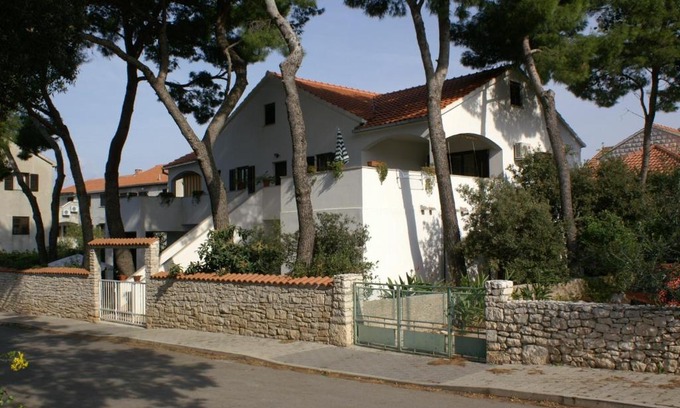 Mirce Apartment | Apartments by the sea Mirca, Brac - 2902