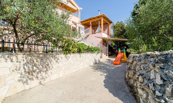 Banici Apartment | Apartments Donita - Standard Two Bedroom Apartment with Balcony and Sea View