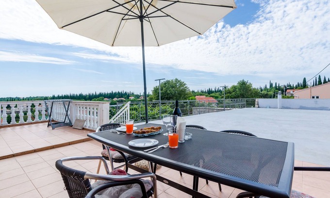 Cilipi Apartment | Apartments Dubrovnik Airport - Two Bedroom Apartment with Shared Terrace