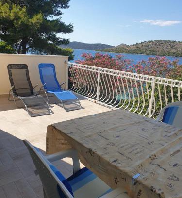 Grebastica Apartment | Apartments Galeb
