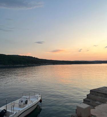 Povlja Apartment | Apartments Glavinović - Near Beach and Center, Free Parking