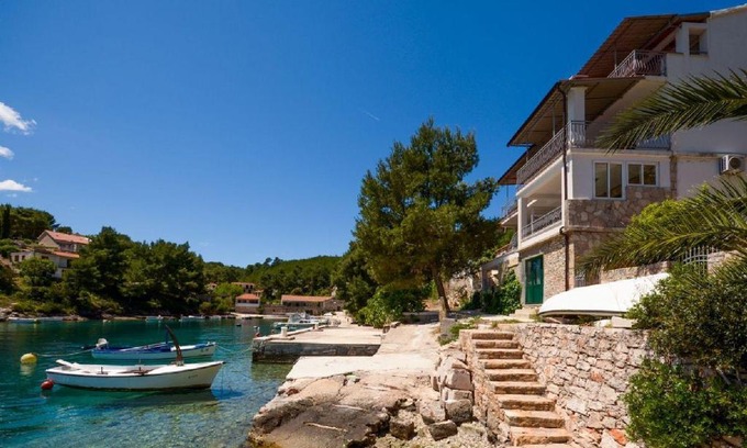 Cove Basina (Jelsa) Apartment | Apartments Ivo