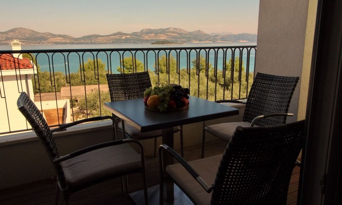 Drace Apartment | Apartments Kula - Comfort One Bedroom Apartment with Balcony and Sea View-B3