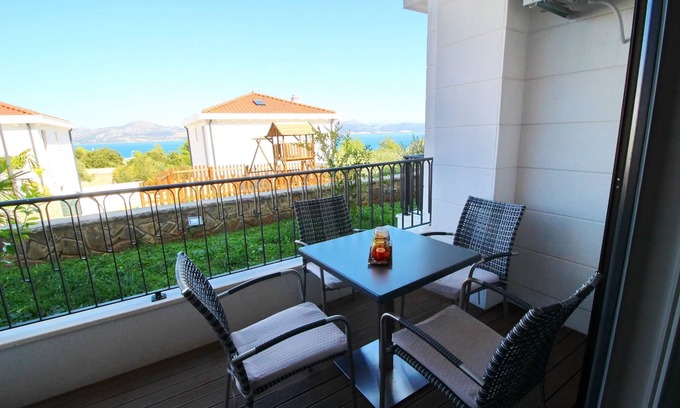 Drace Apartment | Apartments Kula - One-Bedroom Apartment with Terrace and Sea View-A2