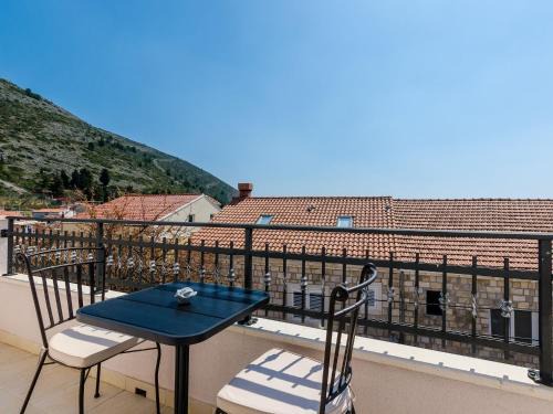 Gruz Apartment | Apartments Life - One Bedroom Apartment with Balcony and Sea View