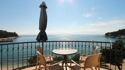 Drvenik Apartment | Apartments on the beach-Drvenik
