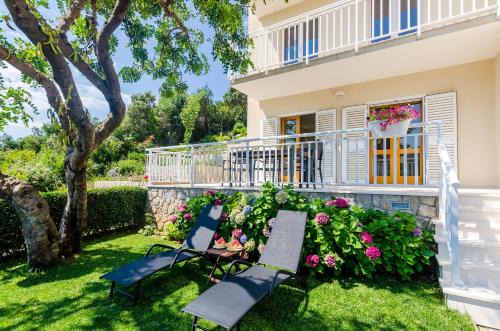 Molunat Apartment | Apartments Sara