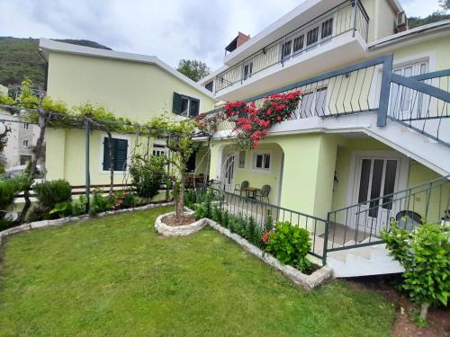 Petrovac Apartment | Apartments Simo