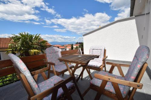 Malinska-Dubasnica Apartment | Apartments Vera