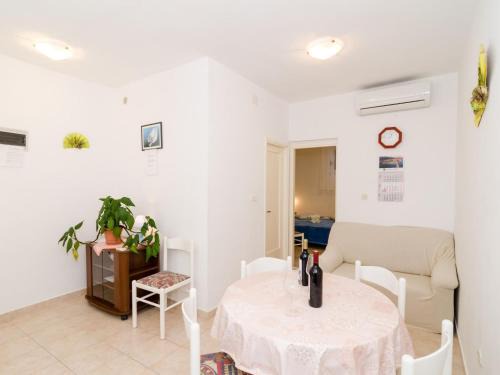 Orebic Apartment | Apartments Villa Dinga - Borak - Standard One Bedroom Apartment with Balcony and Sea View No 3