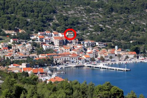Cove Rogacic Apartment | Apartments with parking space Vis - 8531