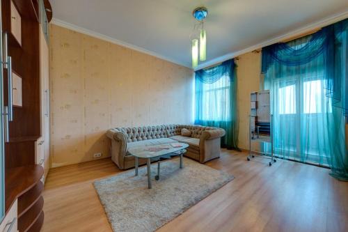 Afanasivsʹkyy Yar Apartment | Apartments with three rooms on Shevchenko blvd