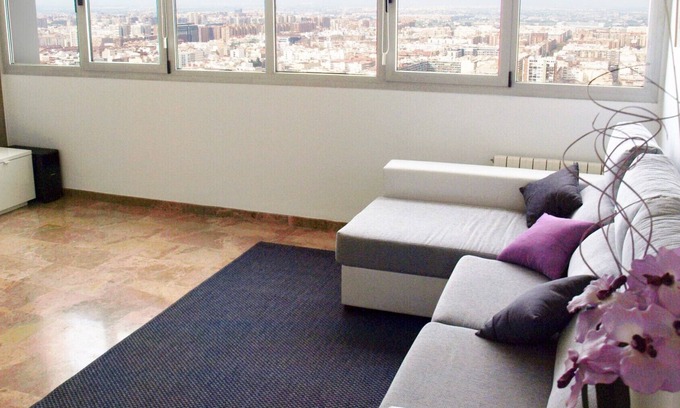Penya-roja Apartment | ApartUP Opera Tower View