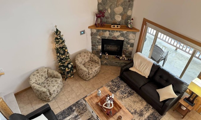 Okanagan-Similkameen House | Apex Mountain ~ Ubuntu at Apex