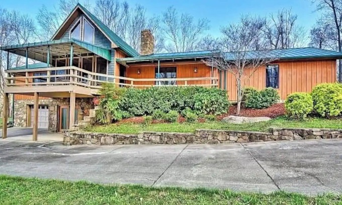 Unicoi Cabin | ✶Appalachian Mt Cabin, Mt Views, 3BR 3BA, Fiber Wifi, Family, Hiking, Waterfalls