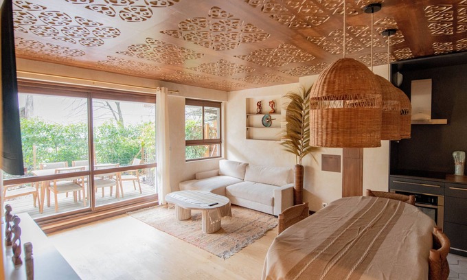 Centre Ville Apartment | Appart with Garden - 10 min from the Eiffel Tower