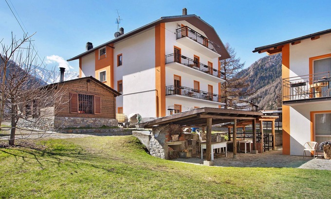 Turchi Apartment | Appartamento Blu with Mountain View, Wi-Fi, Balcony, Terrace & Garden