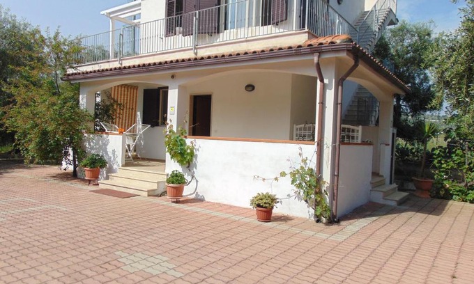 Chiesiola Apartment | Appartamento in villa con giardino Pizzomunno