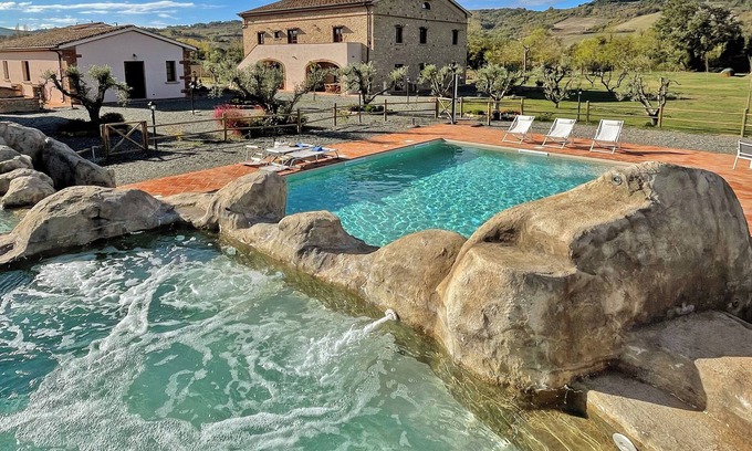 Casino di Terra Apartment | Appartamento rustico con piscina nell'antico "Podere la Querciola, Guardistallo"