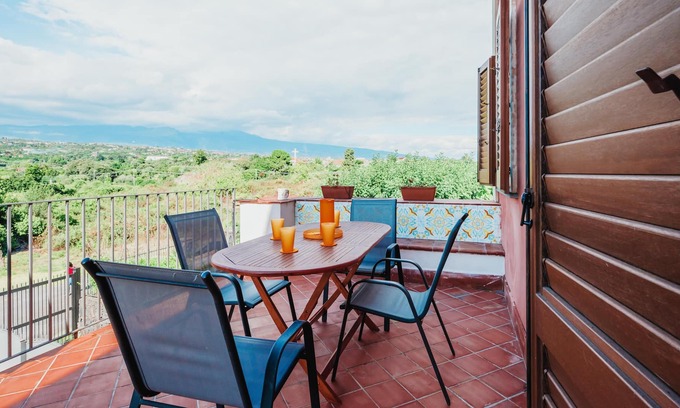 Santa Tecla House | Appartamento Tulipano - S.tecla