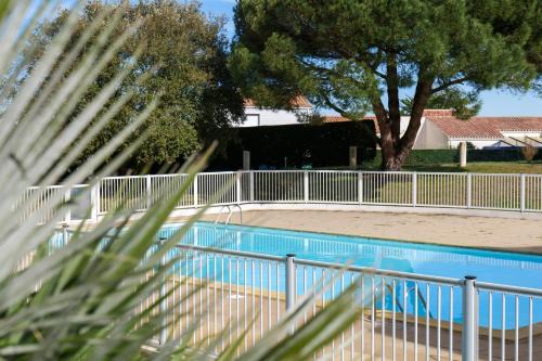 Chateau-d'Olonne Apartment | Appartement avec piscine commune - quartier Pironnière - 4 personnes