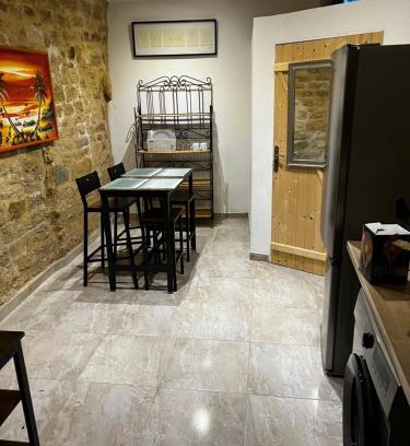 Caromb Apartment | APPARTEMENT CAROMB proche Mont VENTOUX avec clim
