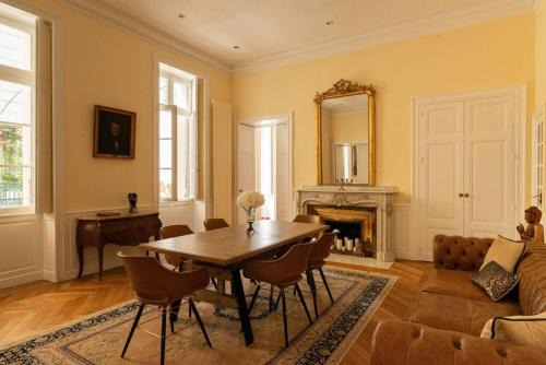 Bastide Saint-Louis Apartment | Appartement chic, hôtel particulier, Carcassonne centre