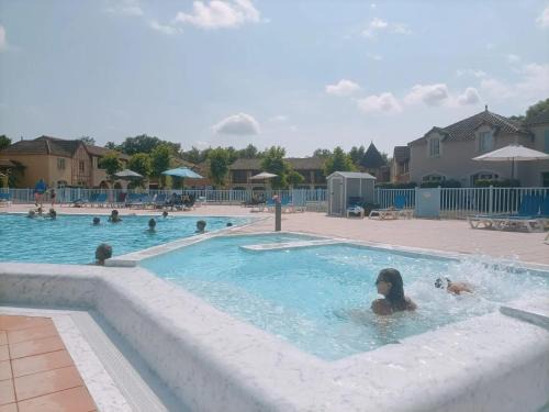 Monflanquin Apartment | Appartement cosy à Monflanquin, 31 m² avec piscine