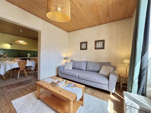Praz-sur-Arly Apartment | Appartement cosy à Praz-Sur-Arly, proche pistes de ski, centre, parking, 2 étoiles, pour 4 pers. - FR-1-603-6