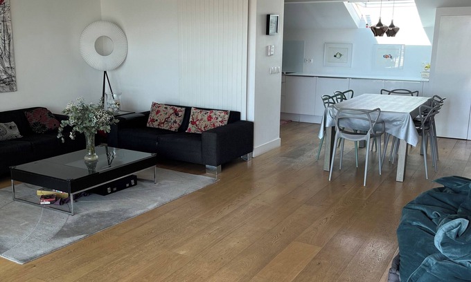 Saint-Lambert Apartment | Appartement Duplex Quartier Bompard, vue mer et Proche Bonne-mère