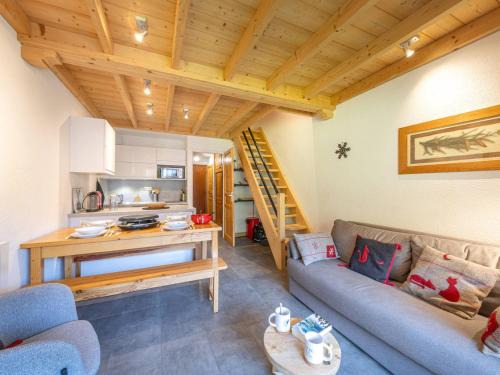 Val-d'Isere Apartment | Appartement duplex skis aux pieds, 3 pièces, 5 pers., wifi, balcon, et garage privé - FR-1-694-196