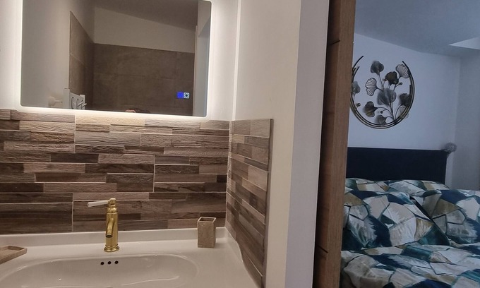 Saint-Esteve-Janson Apartment | Appartement N°1 Avec Jardin Privé LES Bois DE Zola aux Portes du Luberon