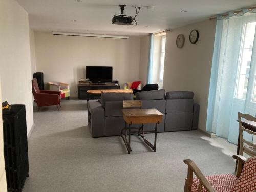 Chateau du Loir Apartment | Appartement Hôtel de la Gare 3 chambres