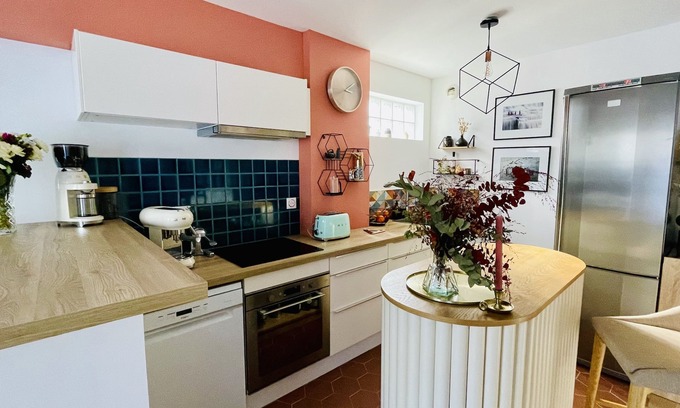 Jardin des plantes Apartment | Appartement Lumineux, Dernière Étage, Traversant Avec Deux Balcons