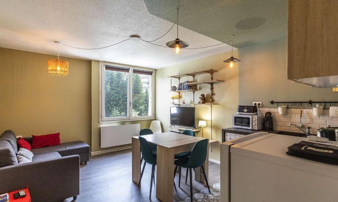 Eaux-Bonnes Apartment | Appartement spacieux à Gourette, 8 pers, 2 ch, entrée station, bien équipé, casier à skis - FR-1-400-113