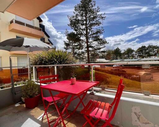 Grandcamp-Maisy Apartment | Appartement sur le port.