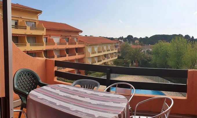 Argeles Plage Apartment | Appartement T3 Mezzanine - 6 Couchages - Piscine - Parking Privé - Proche Plage - FR-1-388-68