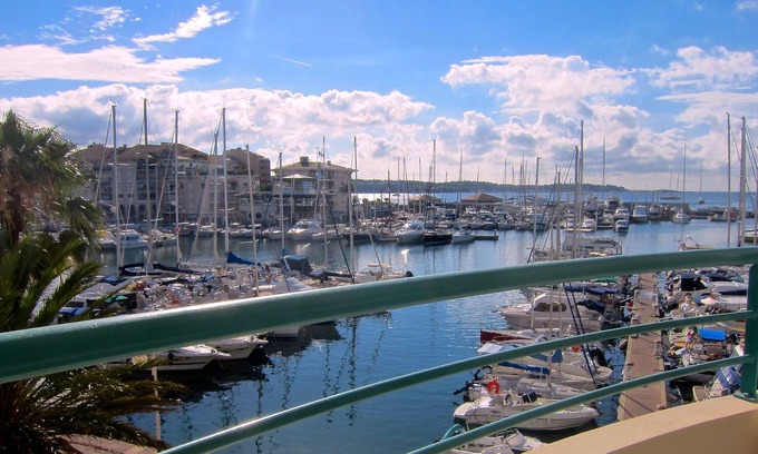 Frejus Port Apartment | Appt Very beautiful SEA VIEW and marina, with SWIMMING POOL/Parking, 2min walk from BEACH