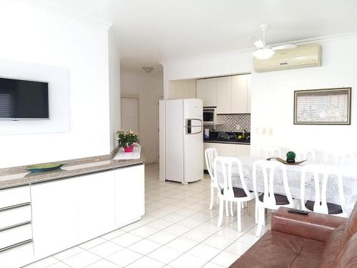 Porto Belo Apartment | Apto quadra mar em Balneário Perequê