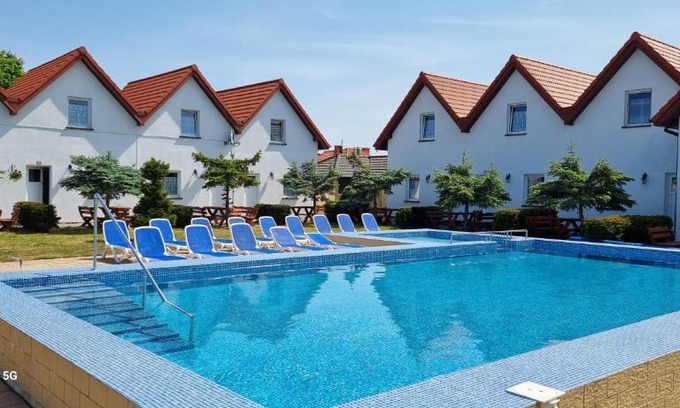 Darlowko House | Aqua Fun Domki z Basenem