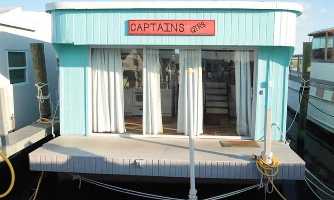 Tavernier Boat Rental | Aqua Lodge Houseboat "Captain's Quarters"