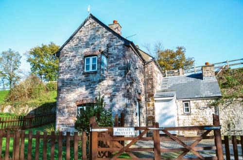 Llanvair Kilgeddin House | Aqueduct Cottage