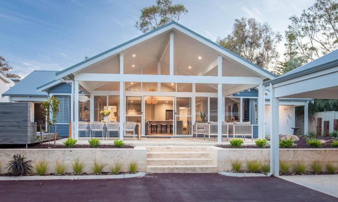 Eagle Bay House | Aquila I Private Properties