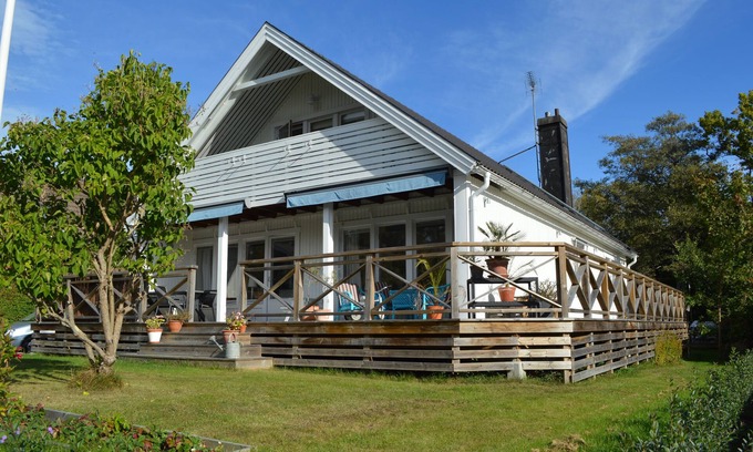 Vaxholm Villa | Archipelago Villa near the sea and the big city