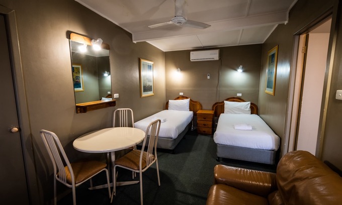 West Wyalong Hotel | Ardeanal Motel West Wyalong