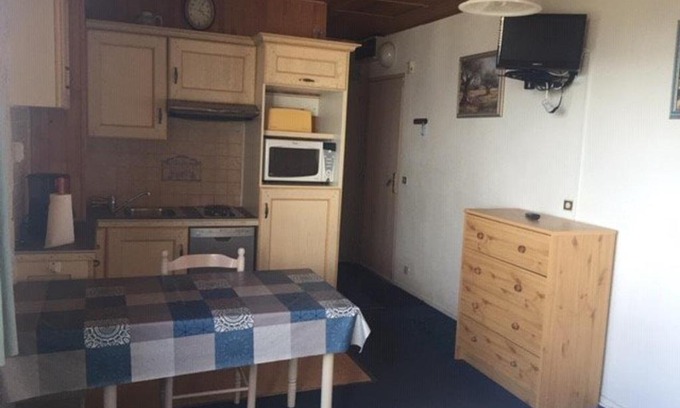 Arette Apartment | Arette: Grand studio 6 pers. proche pistes, parking, lave-vaisselle - FR-1-602-108