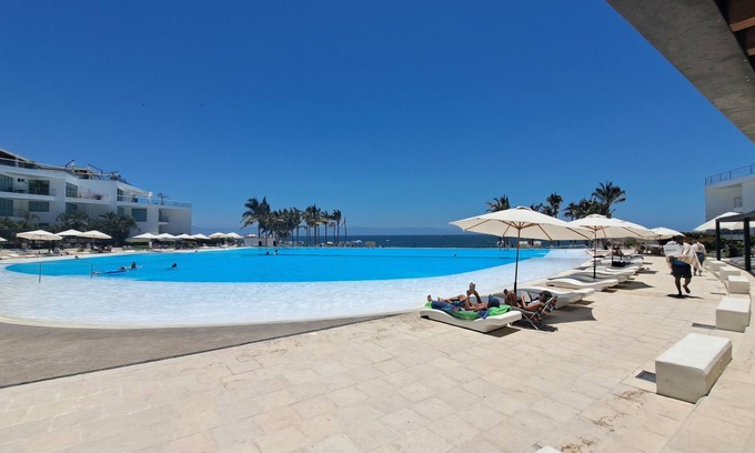 Flamingos Apartment | Aria Ocean Nuevo Vallarta Beach Pool
