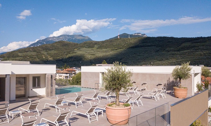 Riva del Garda House | Aris Apartments & Sky Pool - Tonelli Hotels - Adult Friendly